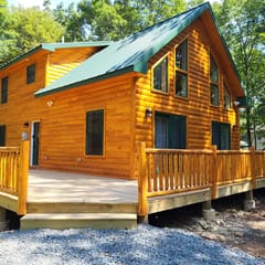 Pocono Log Cabin: Hot Tub & Full Game Room