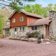 Luxury 4BR: Hot Tub, Pool Table & Movie Room