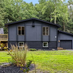 Luxury 5BR: Hot Tub, Arcade & Game Room Bar