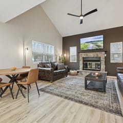 6BR Retreat: Hot Tub, Sauna & Game Room