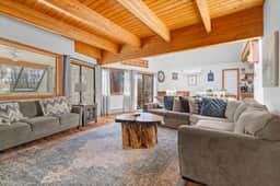 Carebear Cabin: Cowboy Game Room & Lake Access