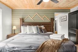 Cozy Cinema Cabin: Theater, Hot Tub & Game Room