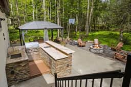 Couple's Cottage: Outdoor Kitchen & Fire Pit