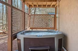 Arrowhead Chalet: Hot Tub, Game Room & Fire Pit