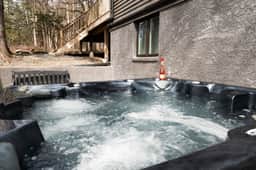 The Birch Chalet: Hot Tub, Fire Pits & Lake Access