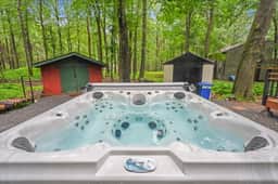A-Frame Retreat - Hot Tub, Fire Pit & Fireplace