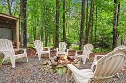 Misty Mountain Chalet: Arcade, Fire Pit & More