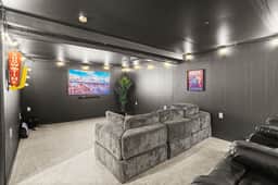 Luxury 4BR: Hot Tub, Pool Table & Movie Room - Image 2