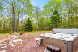 Luxury 4BR: Hot Tub, Pool Table & Movie Room - Image 3