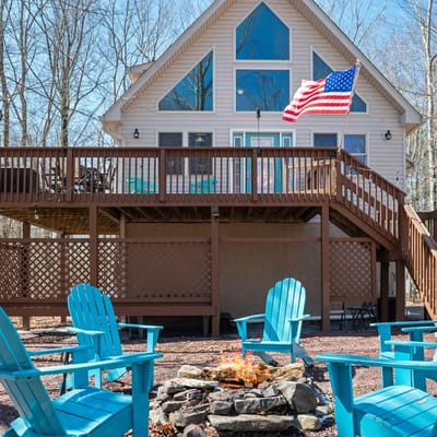 Arrowhead Chalet: Hot Tub, Game Room & Fire Pit