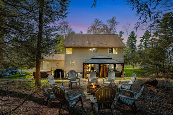 5BR Game House: Hot Tub, Tiki Bar & Lake Access - Image 1