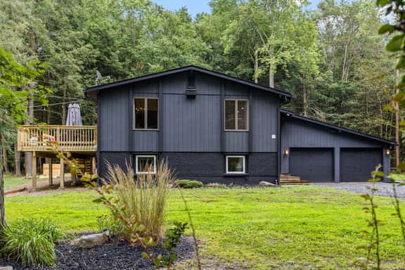 Luxury 5BR: Hot Tub, Arcade & Game Room Bar - Image 1