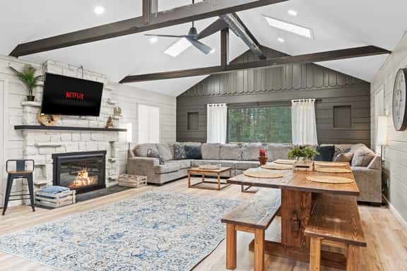 Good Addition: 8BR with Hot Tub, Game Room & Deck - Image 1