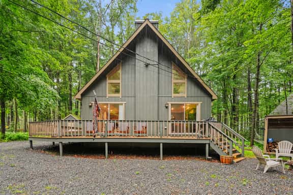 Misty Mountain Chalet - Arcade, Fire Pit & More - Image 1