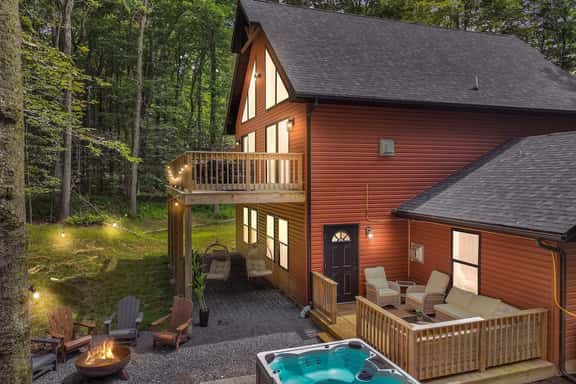 Hot Tub, Luxe, Game Room, Open Concept, Privacy - Image 1