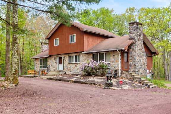 Luxury 4BR: Hot Tub, Pool Table & Movie Room - Image 1