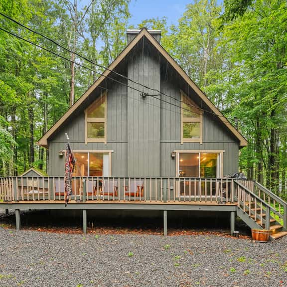 Misty Mountain Chalet - Arcade, Fire Pit & More - Image 1