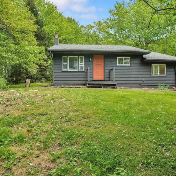 Cozy Pocono Cottage - Hot Tub, Firepit & Swings - Image 1