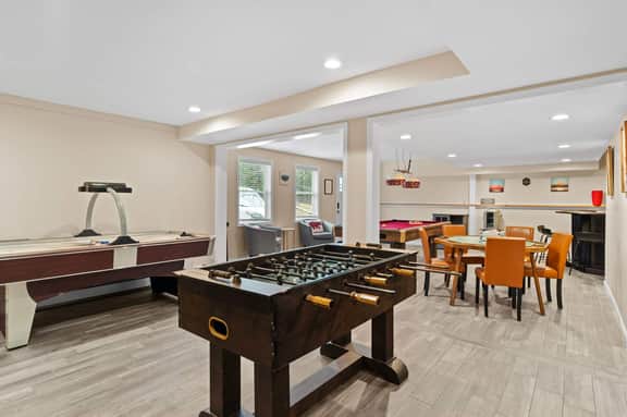 Private 3BR Estate - Hot Tub & Epic Game Room