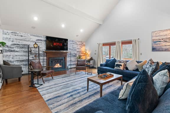Private 3BR Estate - Hot Tub & Epic Game Room