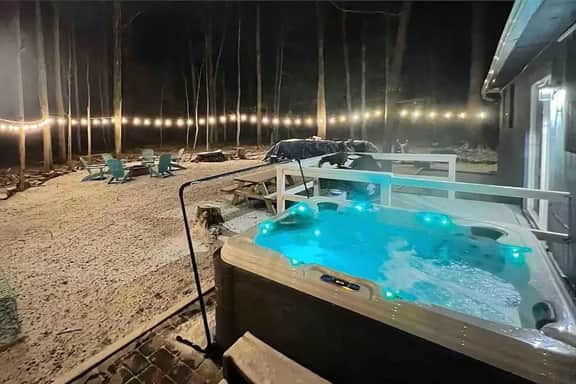 Hot tub, Firepit, Game Room, Seclusion and More!