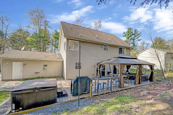 5BR Game House: Hot Tub, Tiki Bar & Lake Access