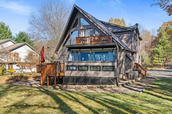 Carebear Cabin: Cowboy Game Room & Lake Access