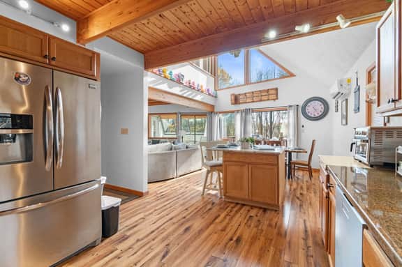 Carebear Cabin: Cowboy Game Room & Lake Access