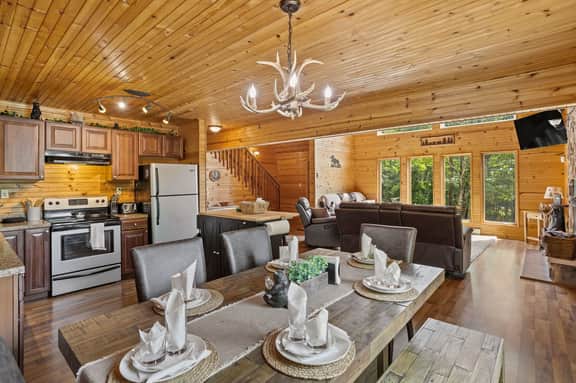 Charming Wood Cabin - Bunk Room & Loft Lounge