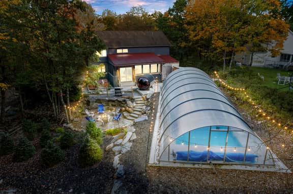 Luxury Retreat: Pool, Hot Tub, Sauna & Arcade