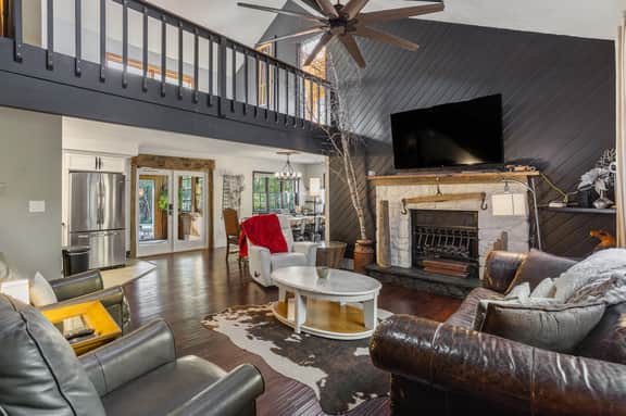 Luxury Retreat: Pool, Hot Tub, Sauna & Arcade