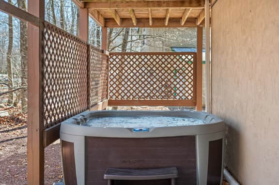 Arrowhead Chalet: Hot Tub, Game Room & Fire Pit