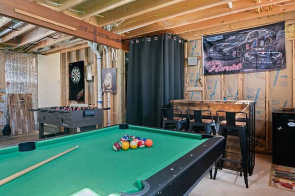 Arrowhead Chalet: Hot Tub, Game Room & Fire Pit