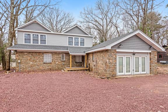 Good Addition: 8BR with Hot Tub, Game Room & Deck