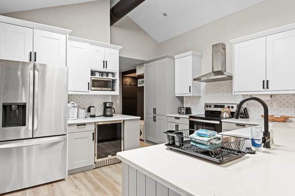 Good Addition: 8BR with Hot Tub, Game Room & Deck