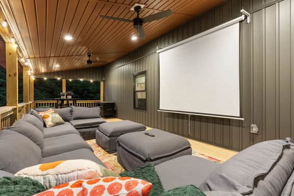 Modern Lodge - Courts, Sauna, Arcade, Secret Room!