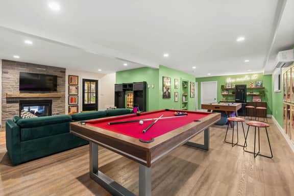 Modern Lodge - Courts, Sauna, Arcade, Secret Room!