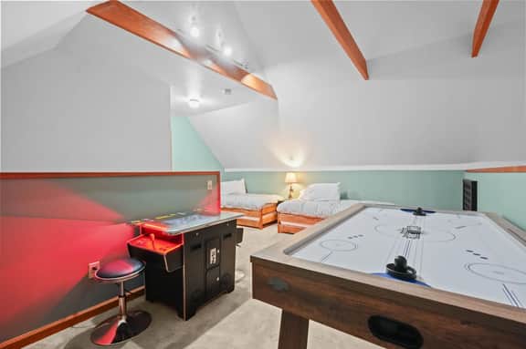 Misty Mountain Chalet - Arcade, Fire Pit & More - Image 4