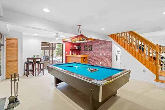 Luxury 4BR: Hot Tub, Pool Table & Movie Room - Image 4