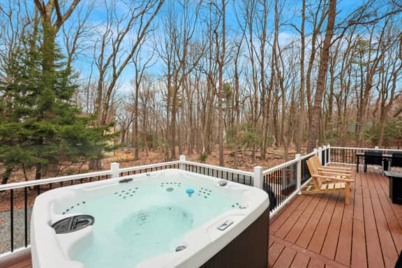 6BR Retreat: Hot Tub, Sauna & Game Room - Image 3