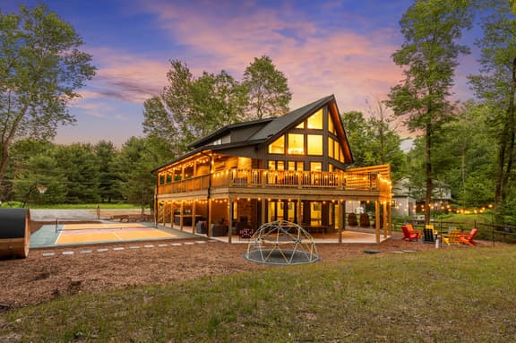Pickleball Court, Hot Tub, Theatre, Secret Room! - Image 1