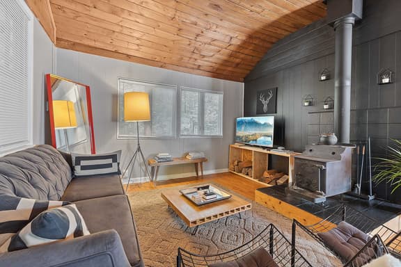 Charming Pocono Cabin - Firepit - Gazebo - Pet-Friendly - Image 1