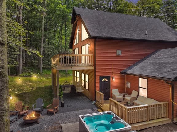 Hot Tub, Luxe, Game Room, Open Concept, Privacy - Image 1